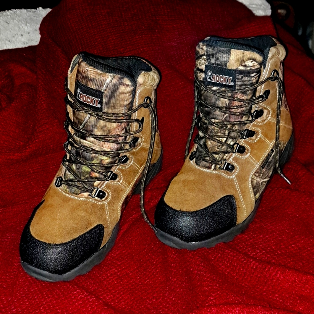 NWOT ROCKY 3710 Youth Hunting Boots  3M 800g Waterproof Thinsulate SIZE 6M BOYS